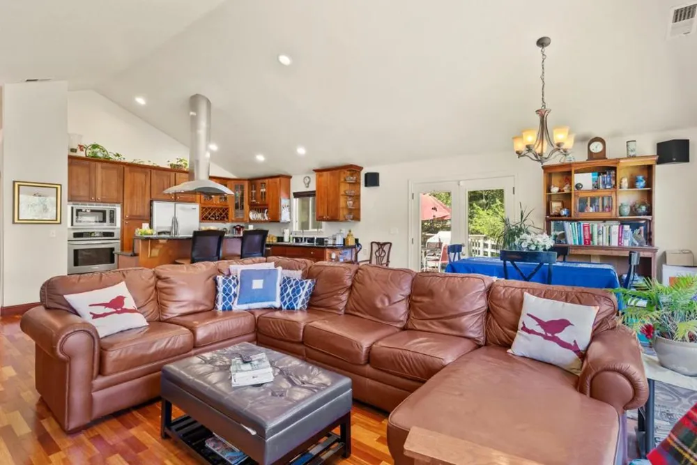 13550 Uvas Road Morgan Hill, CA 95037