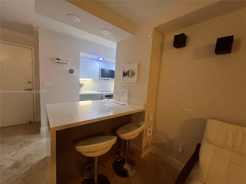 6917 Collins Ave #809 Miami Beach, FL 33141