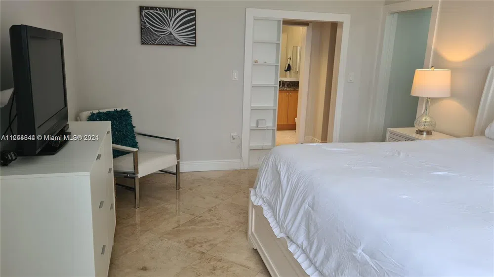 6917 Collins Ave #809 Miami Beach, FL 33141