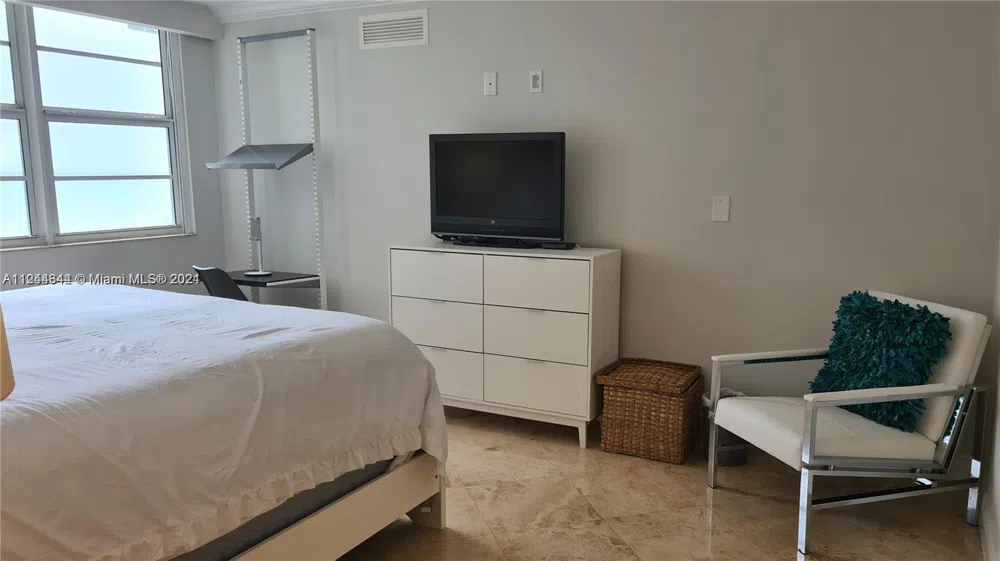 6917 Collins Ave #809 Miami Beach, FL 33141