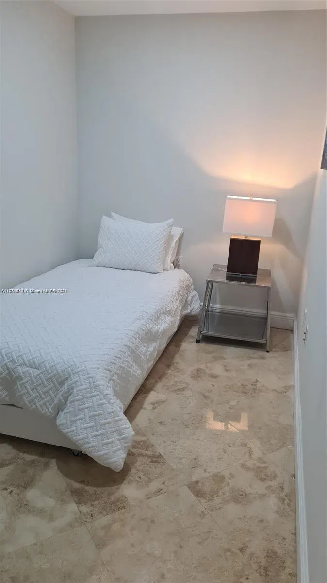 6917 Collins Ave #809 Miami Beach, FL 33141