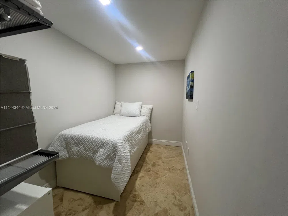 6917 Collins Ave #809 Miami Beach, FL 33141