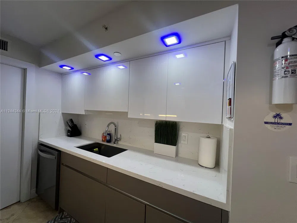 6917 Collins Ave #809 Miami Beach, FL 33141