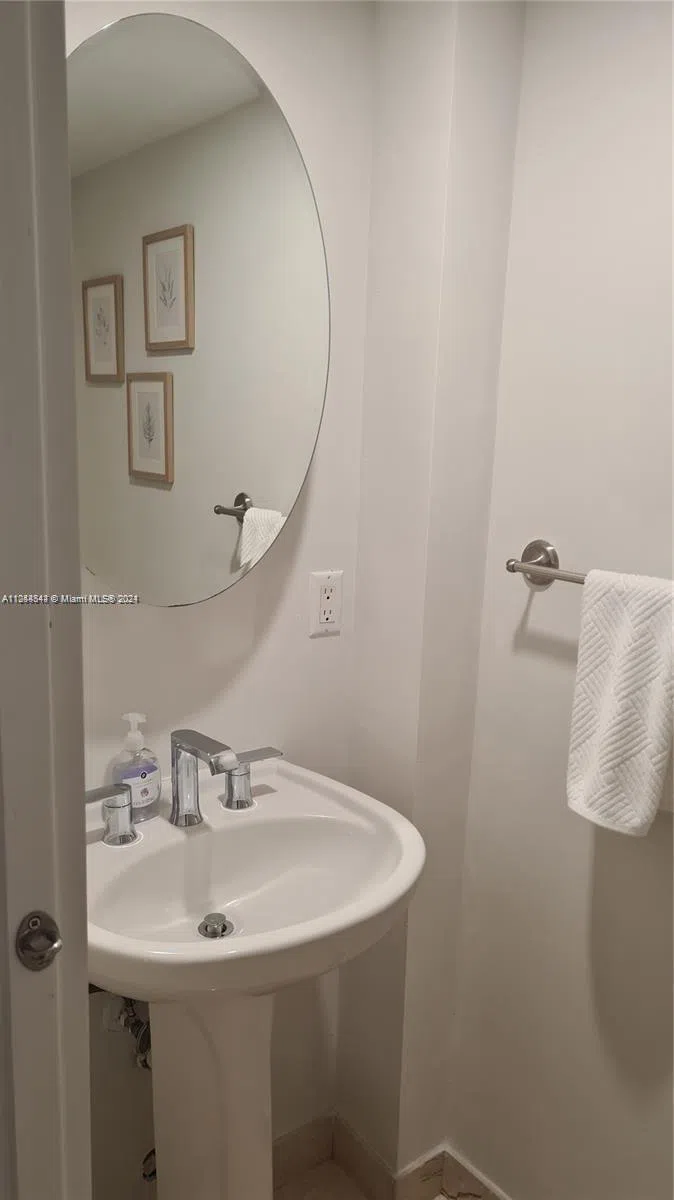 6917 Collins Ave #809 Miami Beach, FL 33141