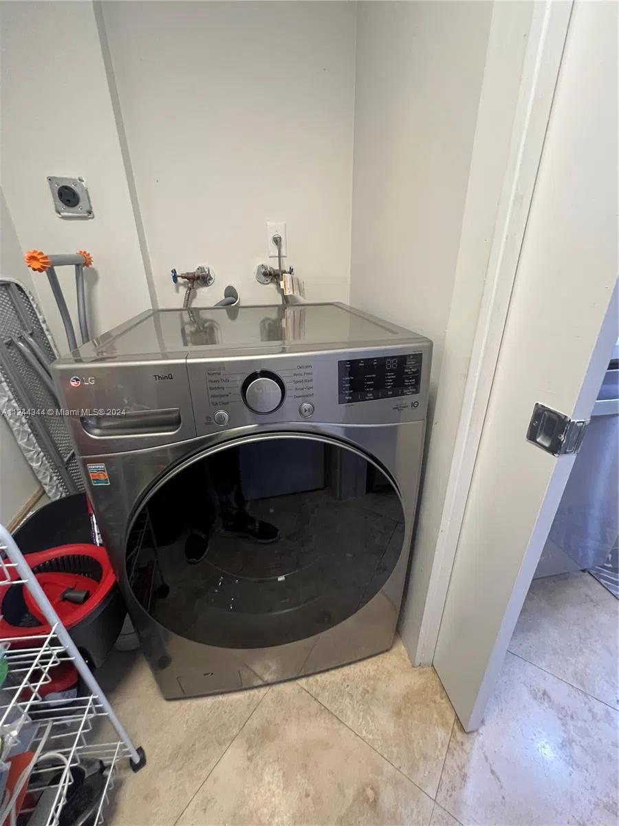 6917 Collins Ave #809 Miami Beach, FL 33141