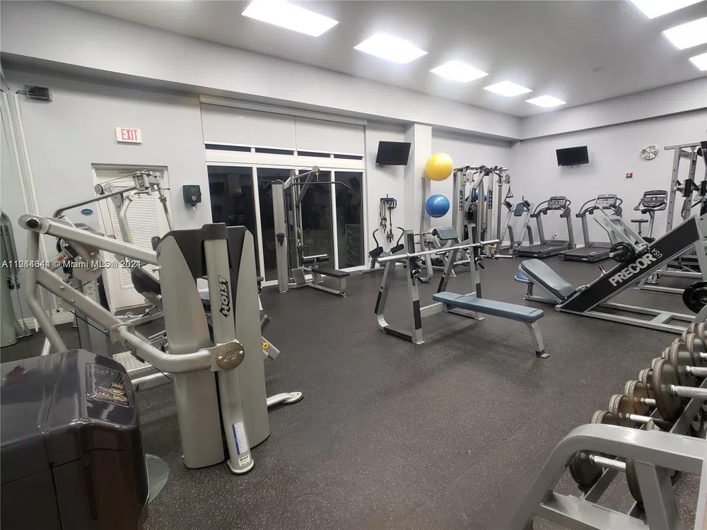 6917 Collins Ave #809 Miami Beach, FL 33141