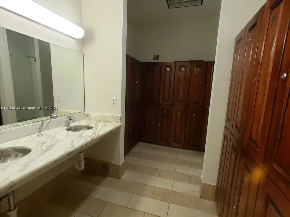 6917 Collins Ave #809 Miami Beach, FL 33141