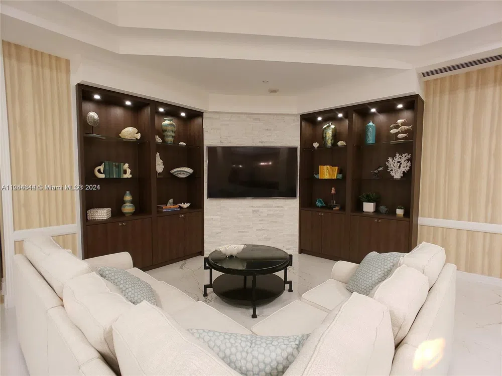 6917 Collins Ave #809 Miami Beach, FL 33141