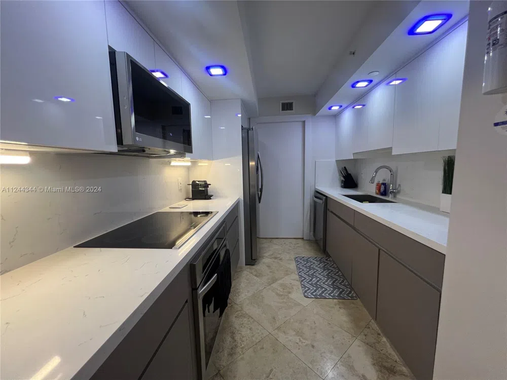 6917 Collins Ave #809 Miami Beach, FL 33141