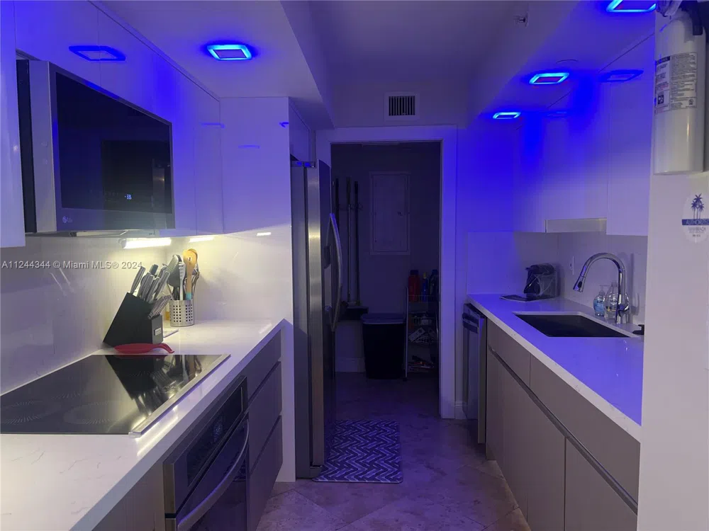 6917 Collins Ave #809 Miami Beach, FL 33141