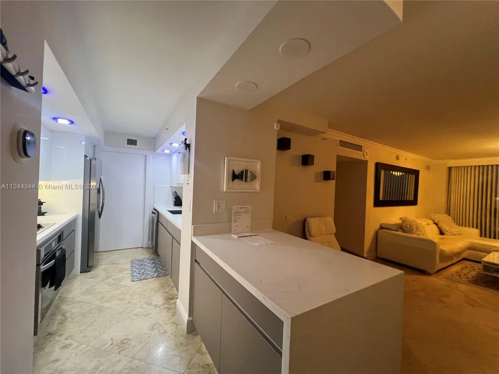6917 Collins Ave #809 Miami Beach, FL 33141