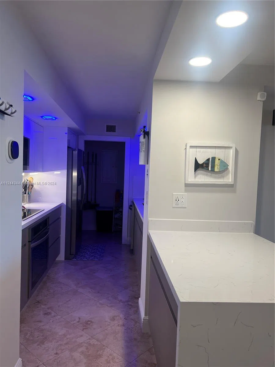 6917 Collins Ave #809 Miami Beach, FL 33141