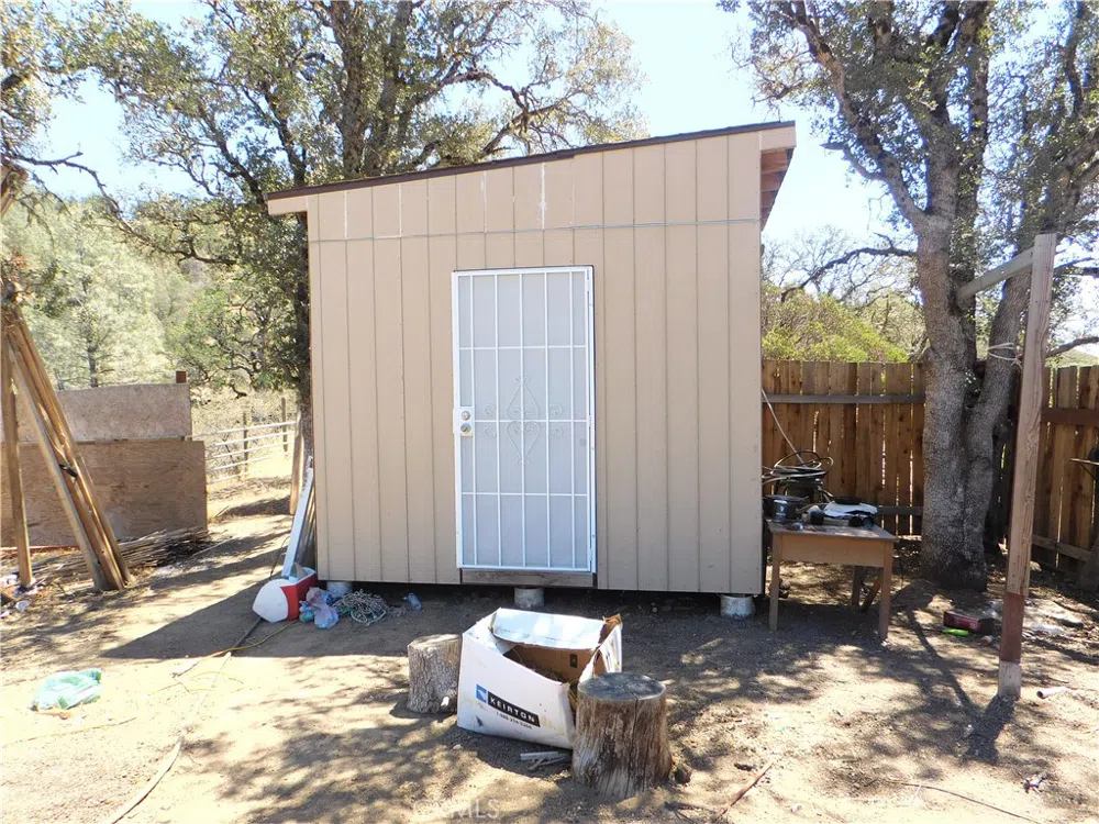 997 Watertrough Rd Clearlake Oaks, CA 95423