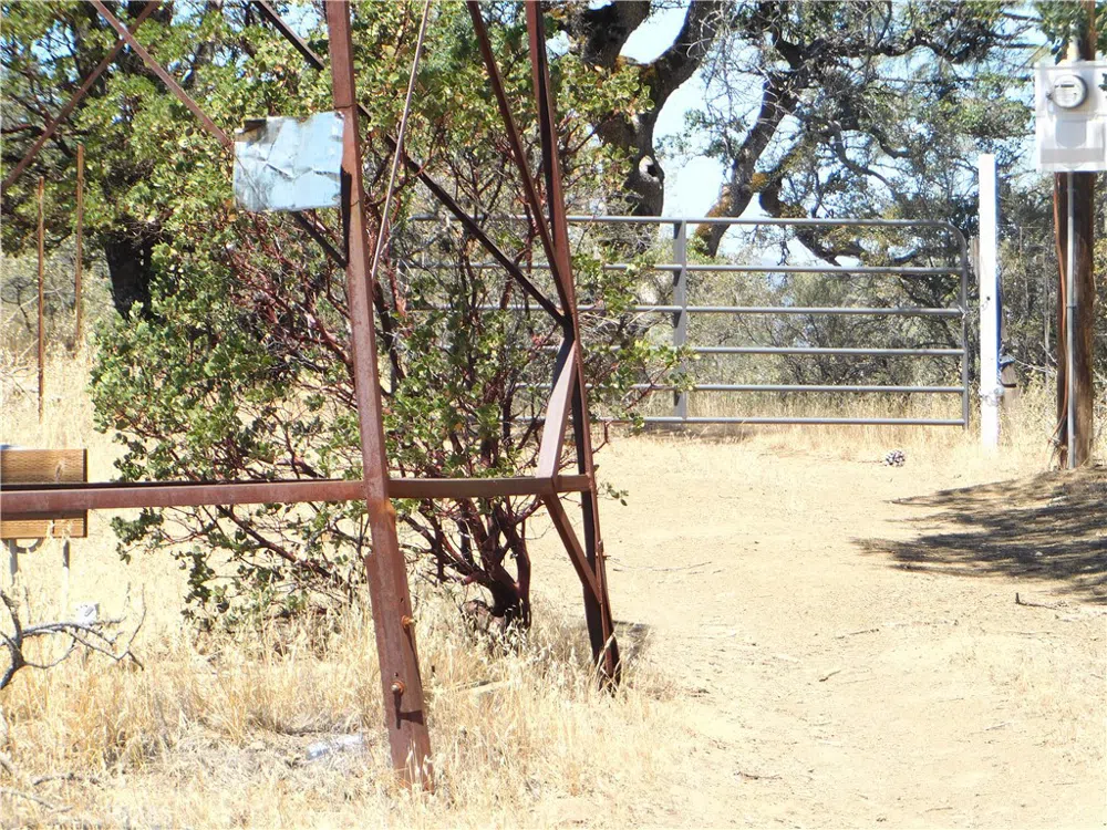 997 Watertrough Rd Clearlake Oaks, CA 95423