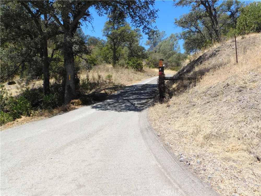 997 Watertrough Rd Clearlake Oaks, CA 95423