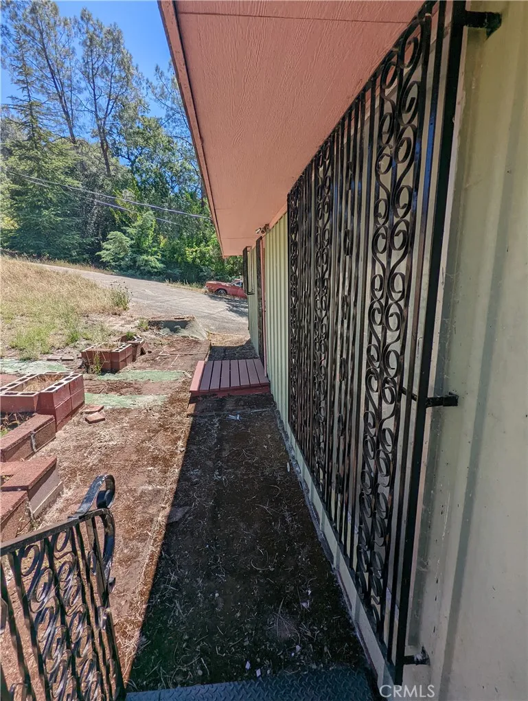 4175 Ferrand Road Lucerne, CA 95458