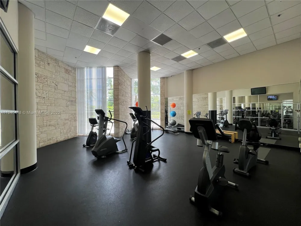 5161 Collins Ave #309 Miami Beach, FL 33140