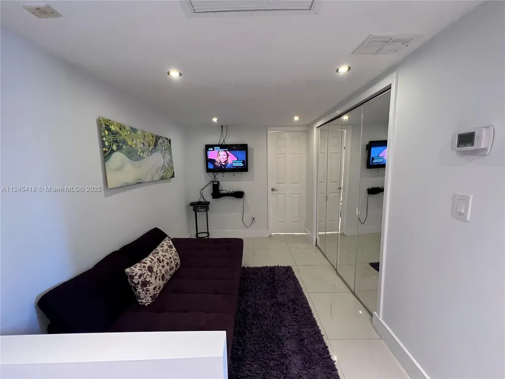 5161 Collins Ave #309 Miami Beach, FL 33140