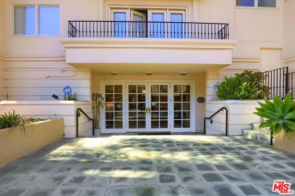 435 Arnaz Drive #304 Los Angeles, CA 90048