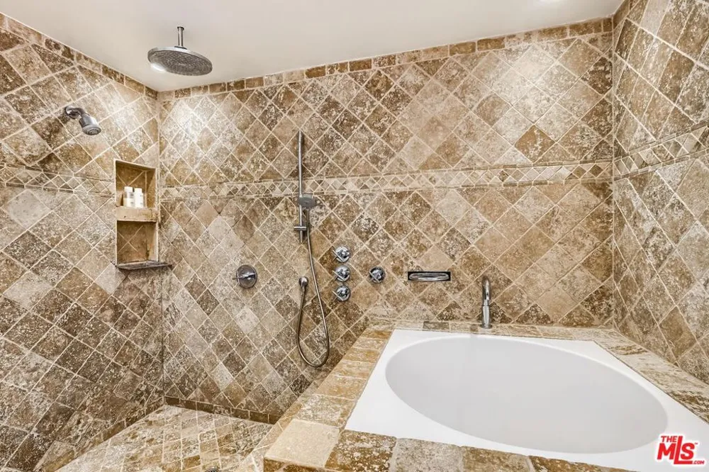 435 Arnaz Drive #304 Los Angeles, CA 90048