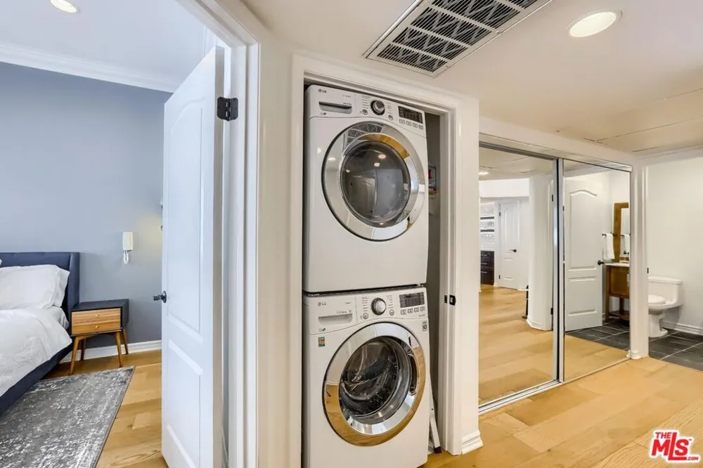 435 Arnaz Drive #304 Los Angeles, CA 90048