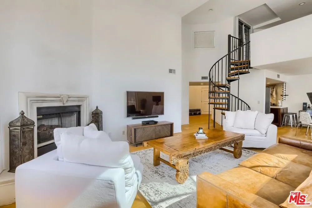 435 Arnaz Drive #304 Los Angeles, CA 90048