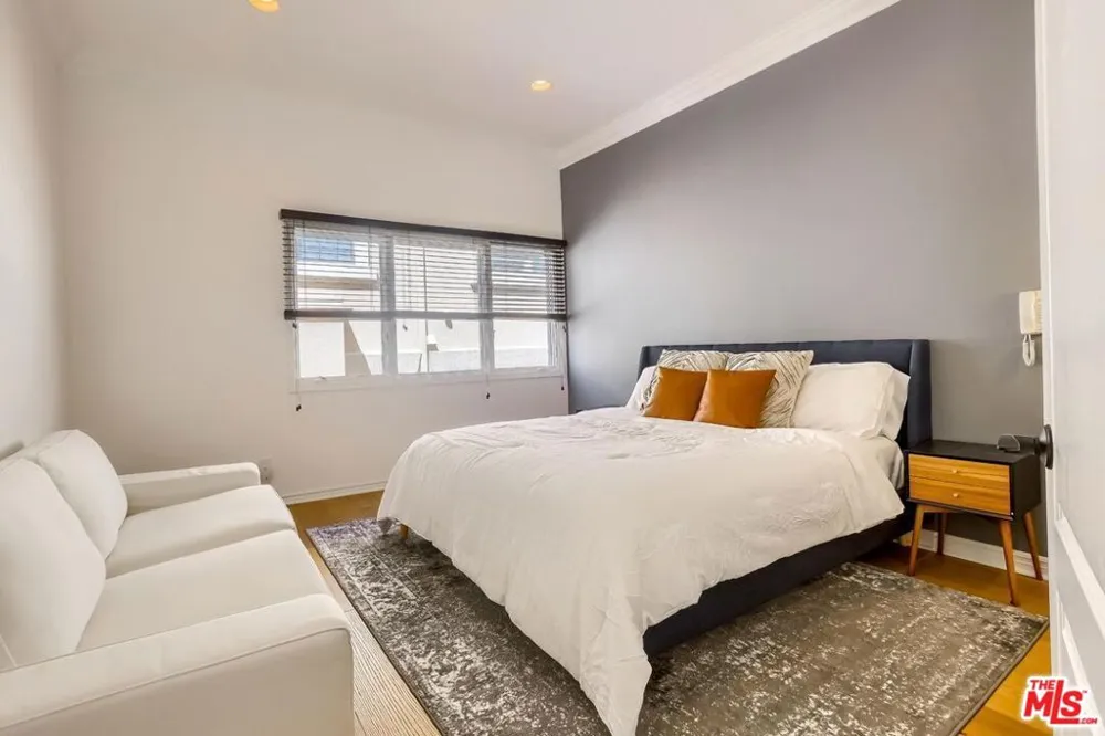 435 Arnaz Drive #304 Los Angeles, CA 90048