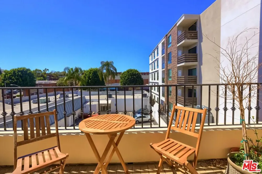 435 Arnaz Drive #304 Los Angeles, CA 90048