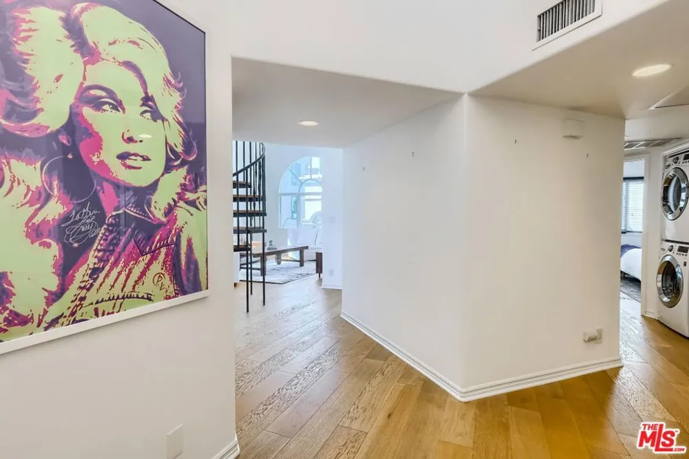 435 Arnaz Drive #304 Los Angeles, CA 90048
