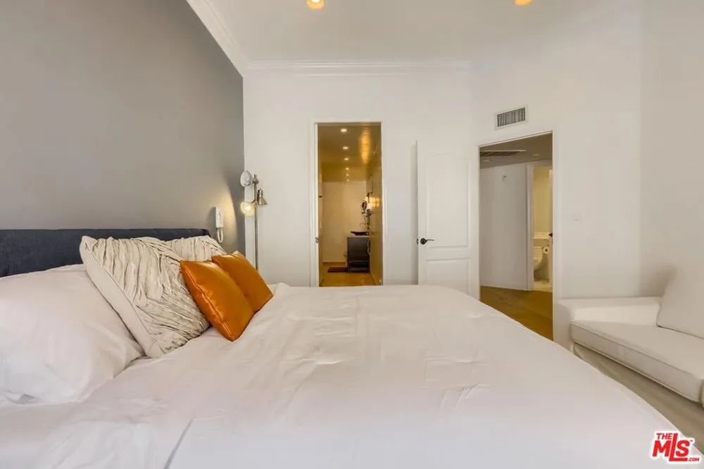 435 Arnaz Drive #304 Los Angeles, CA 90048