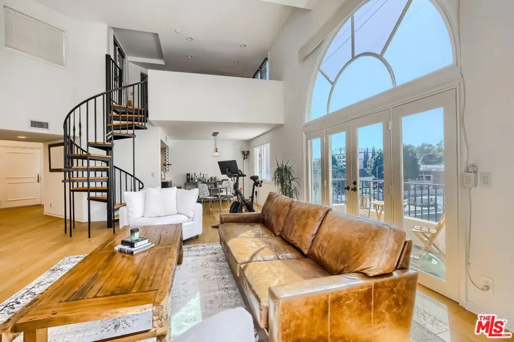 435 Arnaz Drive #304 Los Angeles, CA 90048