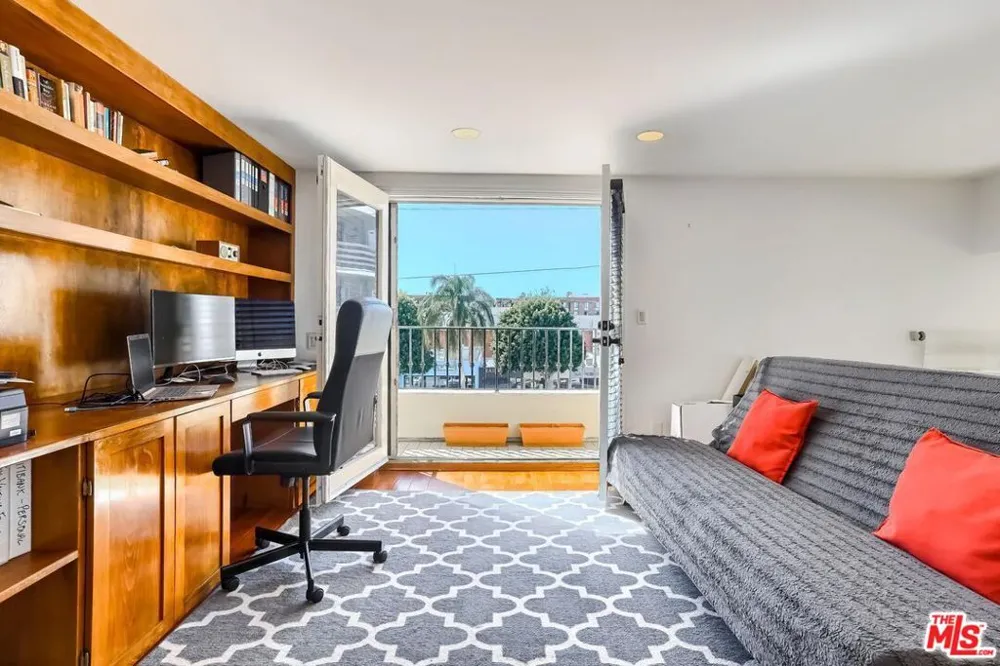 435 Arnaz Drive #304 Los Angeles, CA 90048