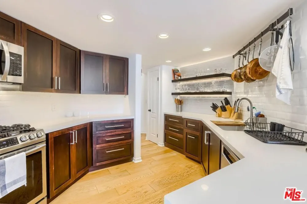 435 Arnaz Drive #304 Los Angeles, CA 90048