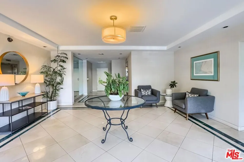 435 Arnaz Drive #304 Los Angeles, CA 90048