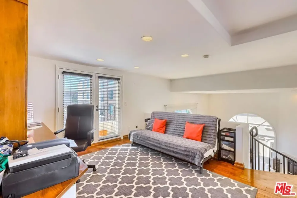 435 Arnaz Drive #304 Los Angeles, CA 90048