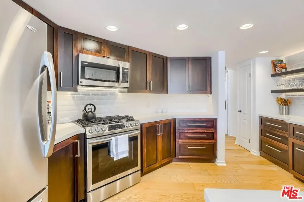 435 Arnaz Drive #304 Los Angeles, CA 90048