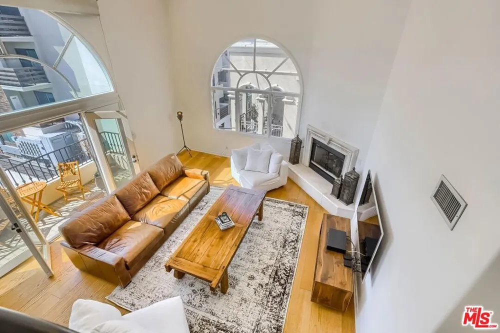 435 Arnaz Drive #304 Los Angeles, CA 90048