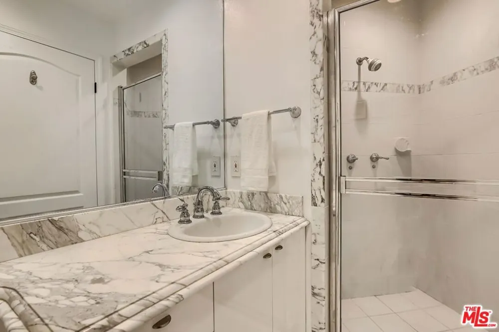 435 Arnaz Drive #304 Los Angeles, CA 90048