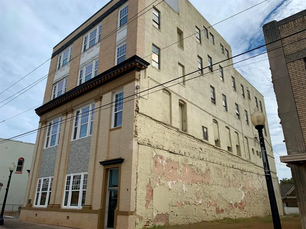 202 E Main Street Henderson, TX 75652