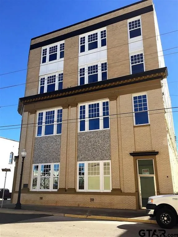 202 E Main Street Henderson, TX 75652