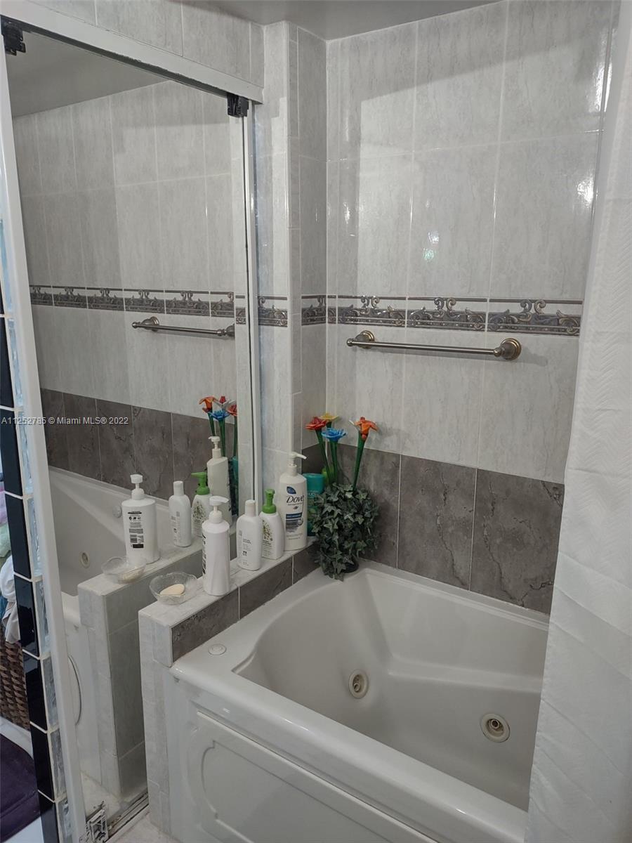 4747 Collins Ave #107 Miami Beach, FL 33140