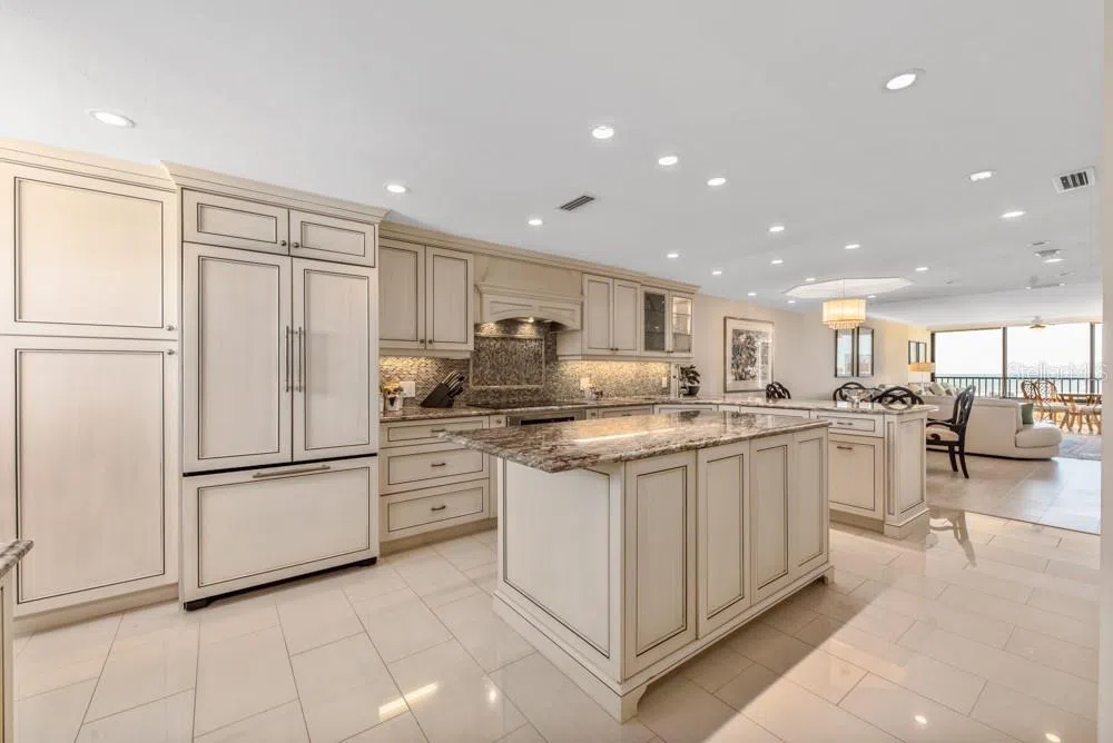 5770 MIDNIGHT PASS ROAD #605 Sarasota, FL 34242