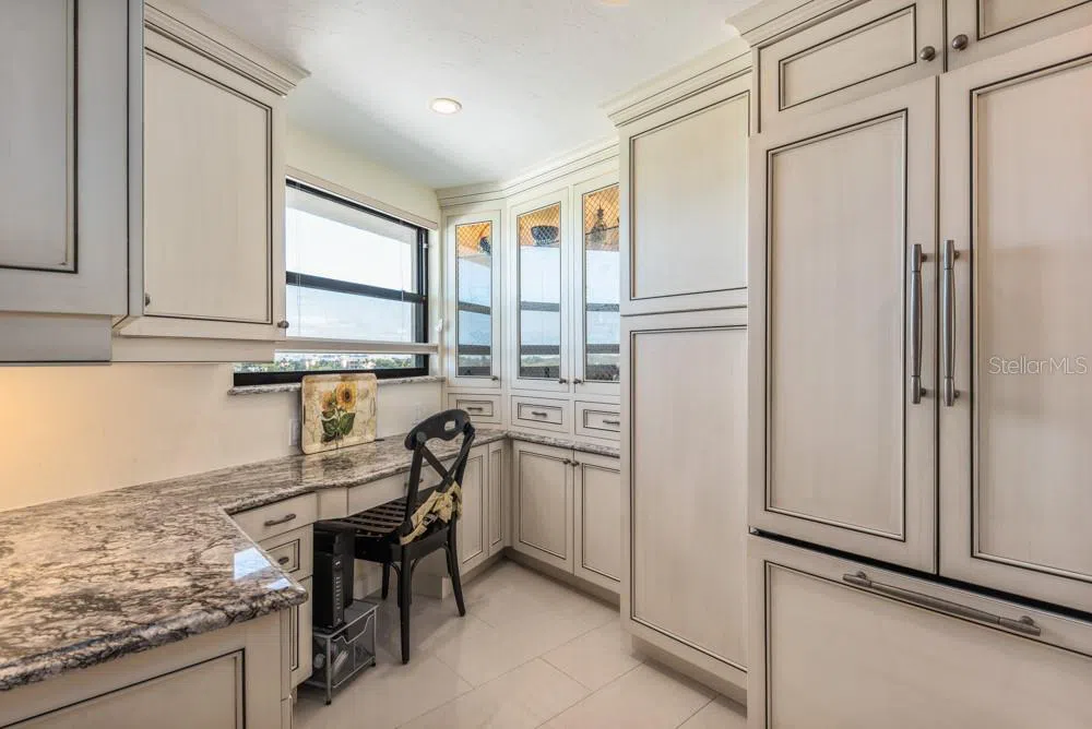 5770 MIDNIGHT PASS ROAD #605 Sarasota, FL 34242