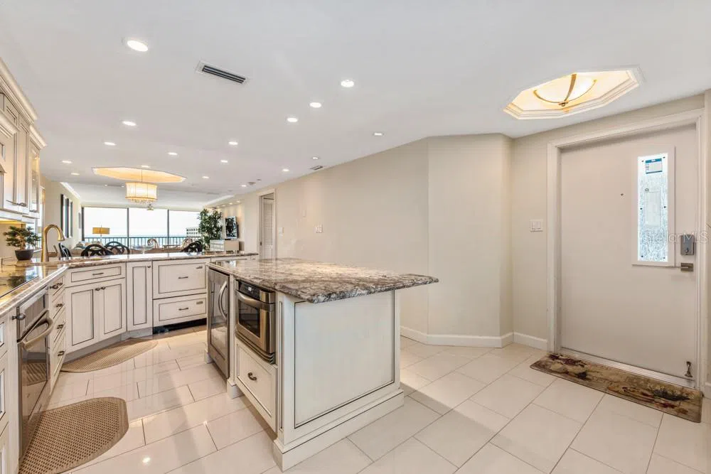 5770 MIDNIGHT PASS ROAD #605 Sarasota, FL 34242