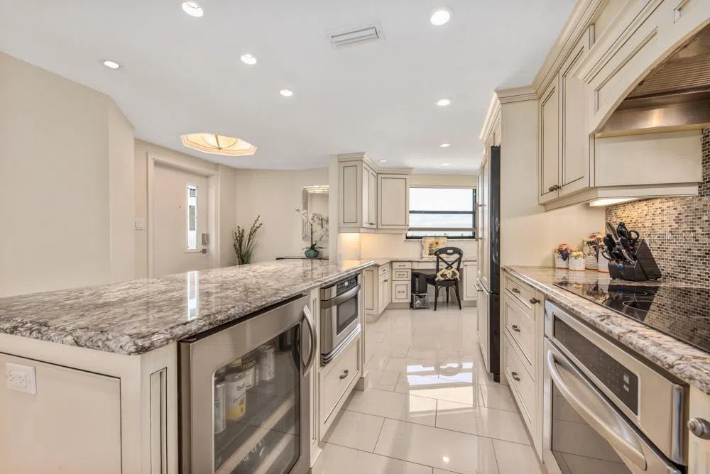 5770 MIDNIGHT PASS ROAD #605 Sarasota, FL 34242