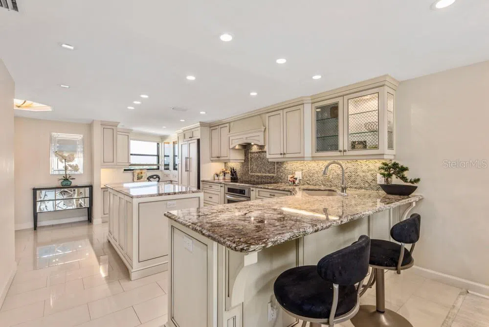 5770 MIDNIGHT PASS ROAD #605 Sarasota, FL 34242