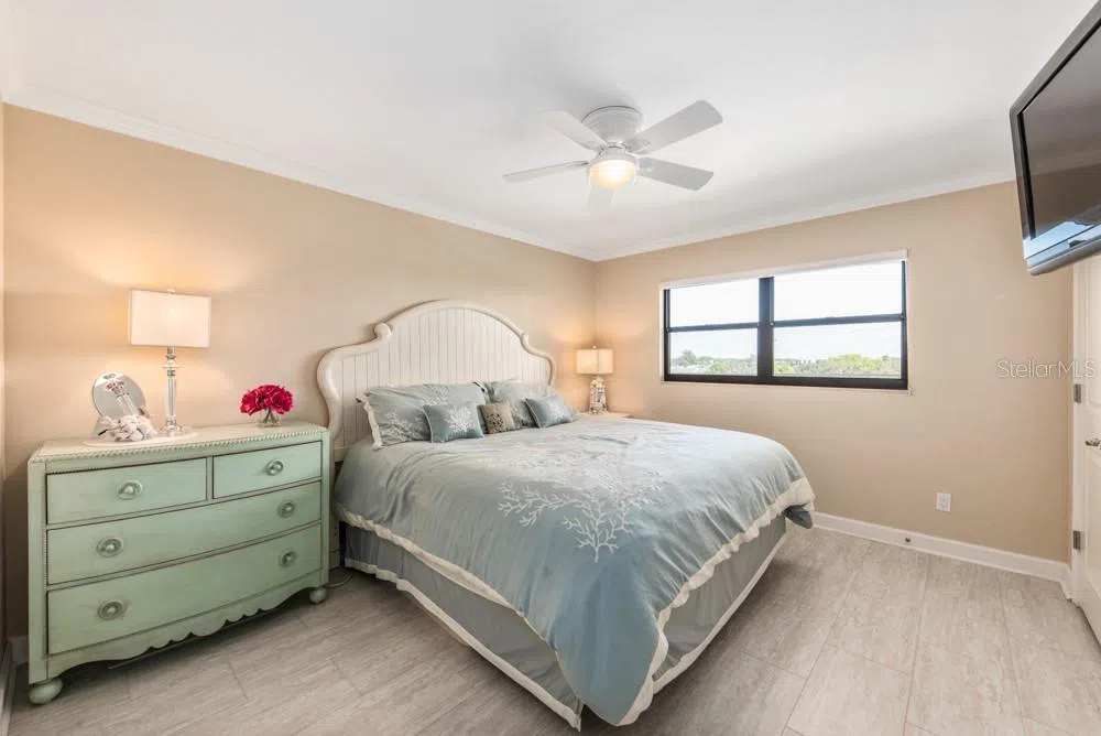 5770 MIDNIGHT PASS ROAD #605 Sarasota, FL 34242