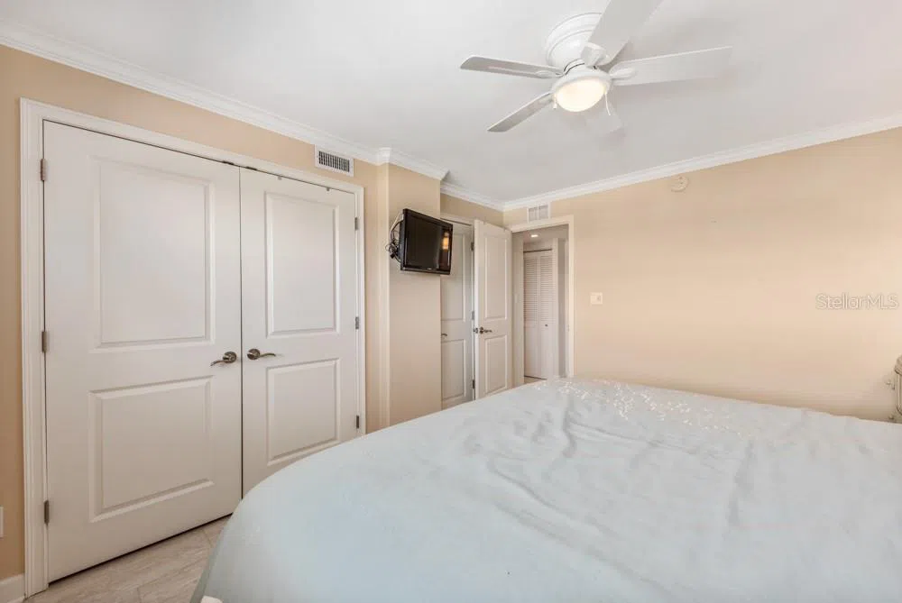 5770 MIDNIGHT PASS ROAD #605 Sarasota, FL 34242