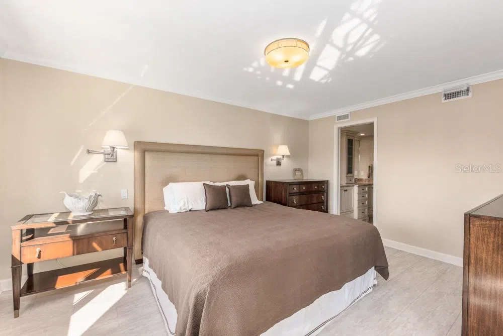 5770 MIDNIGHT PASS ROAD #605 Sarasota, FL 34242