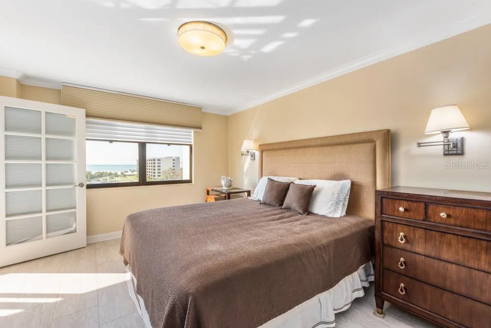 5770 MIDNIGHT PASS ROAD #605 Sarasota, FL 34242
